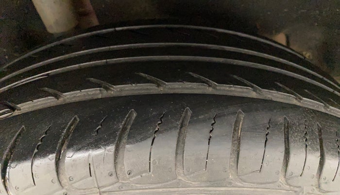 2018 Ford Ecosport TITANIUM 1.5L DIESEL, Diesel, Manual, 1,14,427 km, Right Rear Tyre Tread