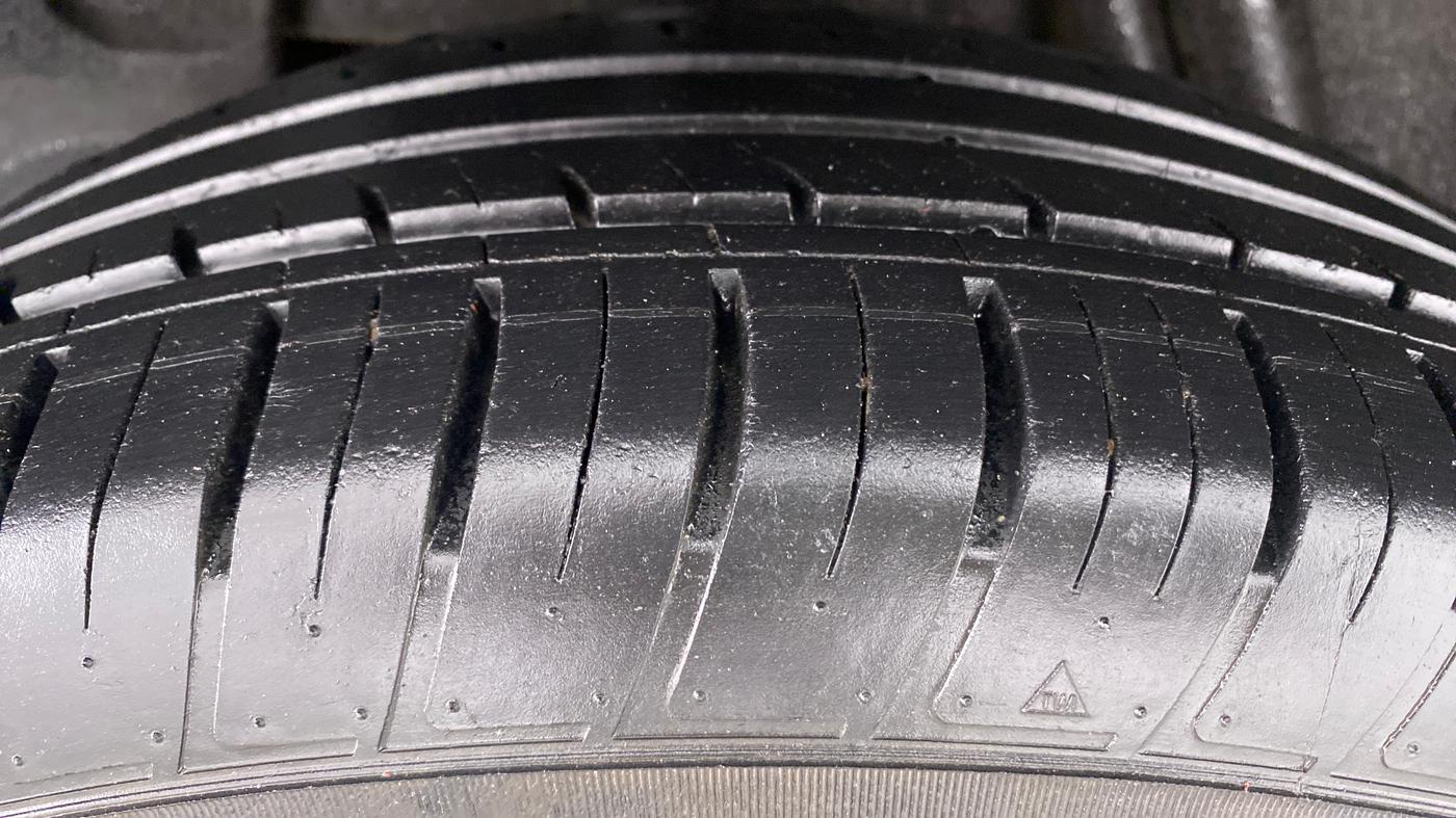 2019 Renault Duster RXS (O) CVT, Petrol, Automatic, 30,563 km, Right Rear Tyre Tread