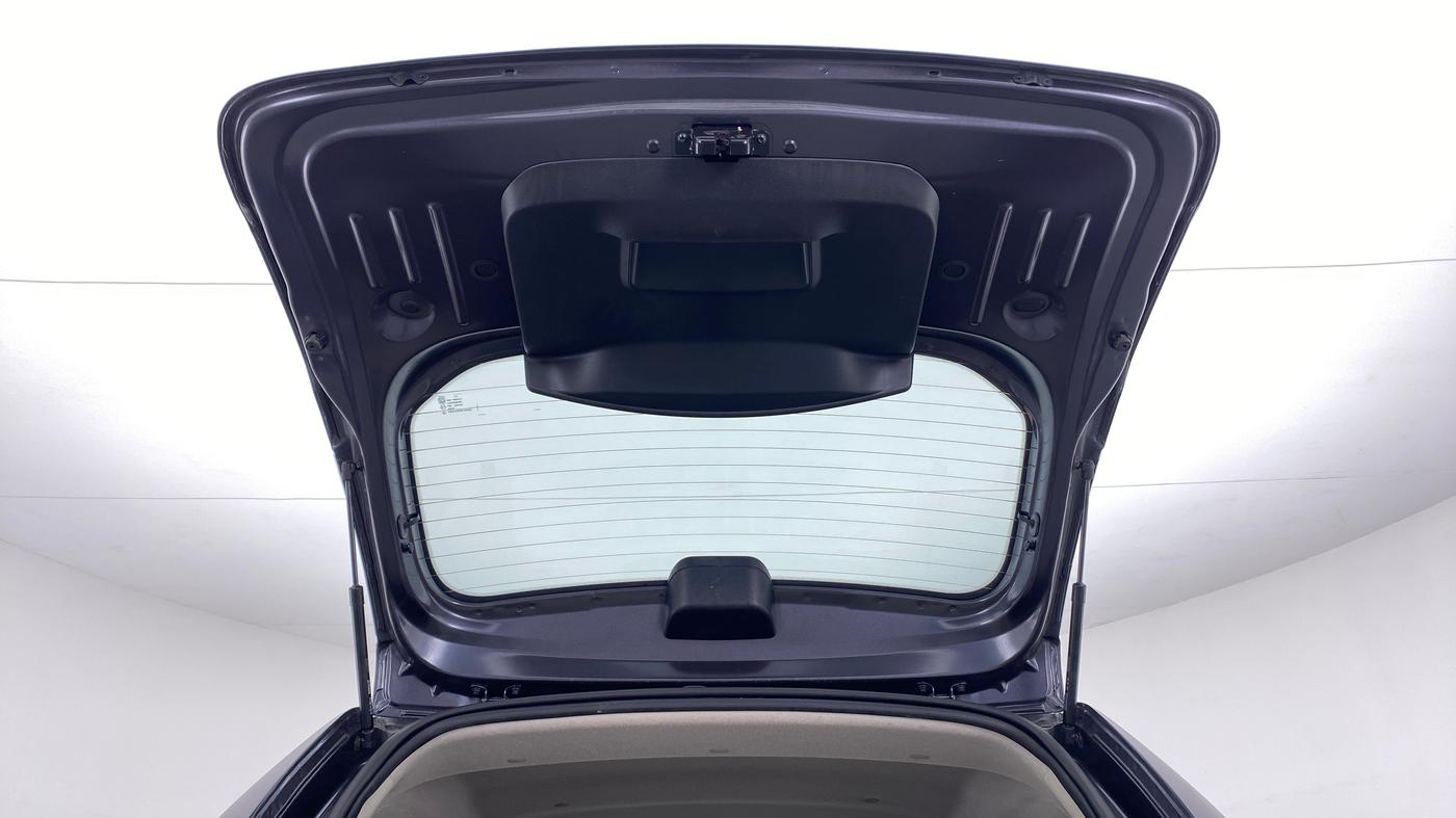 2019 Renault Duster RXS (O) CVT, Petrol, Automatic, 30,563 km, Boot Door Open