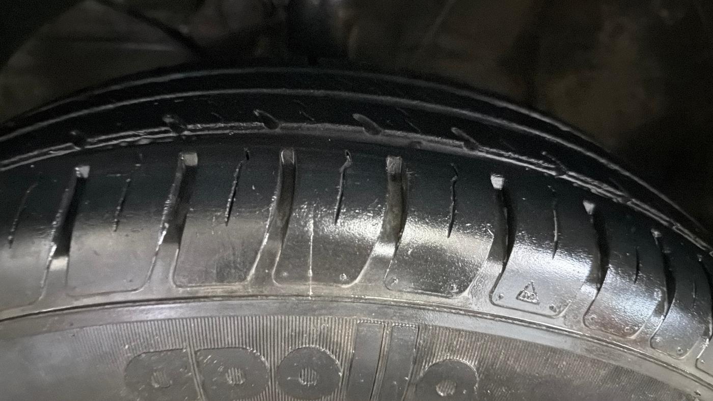 2021 Maruti Swift VXI, Petrol, Manual, 31,061 km, Left Front Tyre Tread