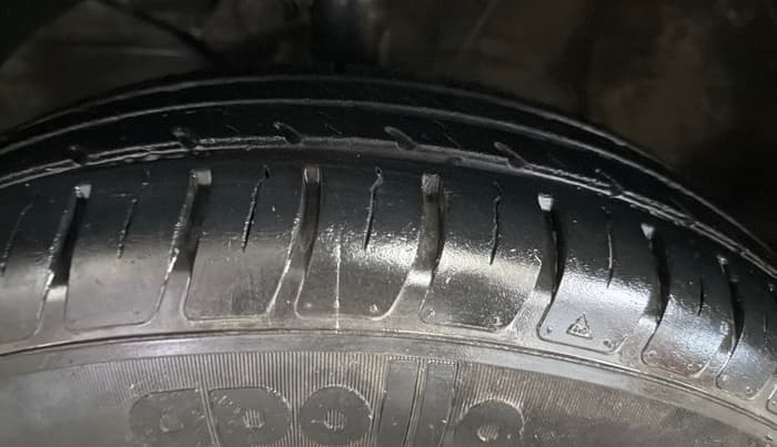 2021 Maruti Swift VXI, Petrol, Manual, 31,061 km, Left Front Tyre Tread
