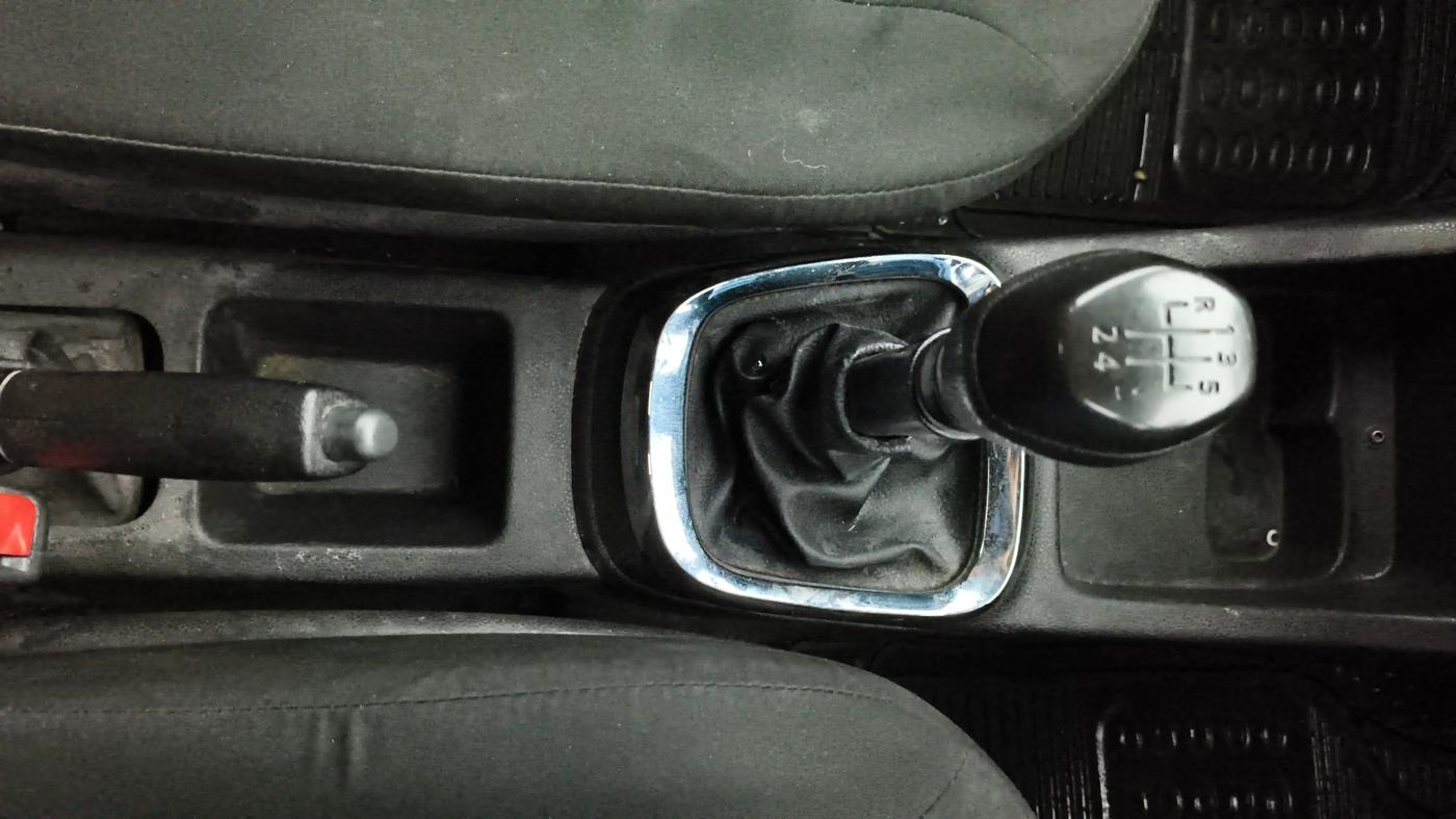 2018 Renault Kwid RXT 0.8, Petrol, Manual, 67,307 km, Gear Lever