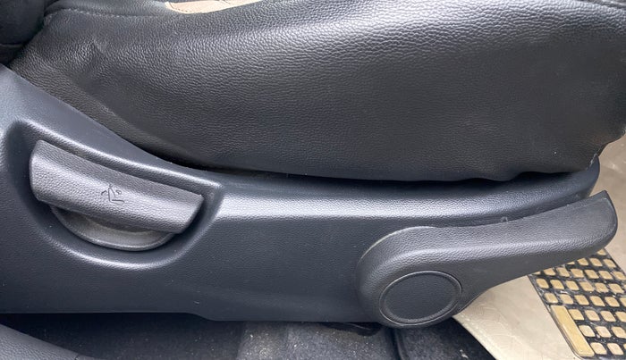 2015 Hyundai Xcent S 1.2 OPT, Petrol, Manual, 41,023 km, Driver Side Adjustment Panel