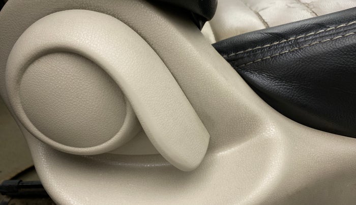 2013 Renault Pulse RXZ DIESEL, Diesel, Manual, 62,189 km, Driver Side Adjustment Panel