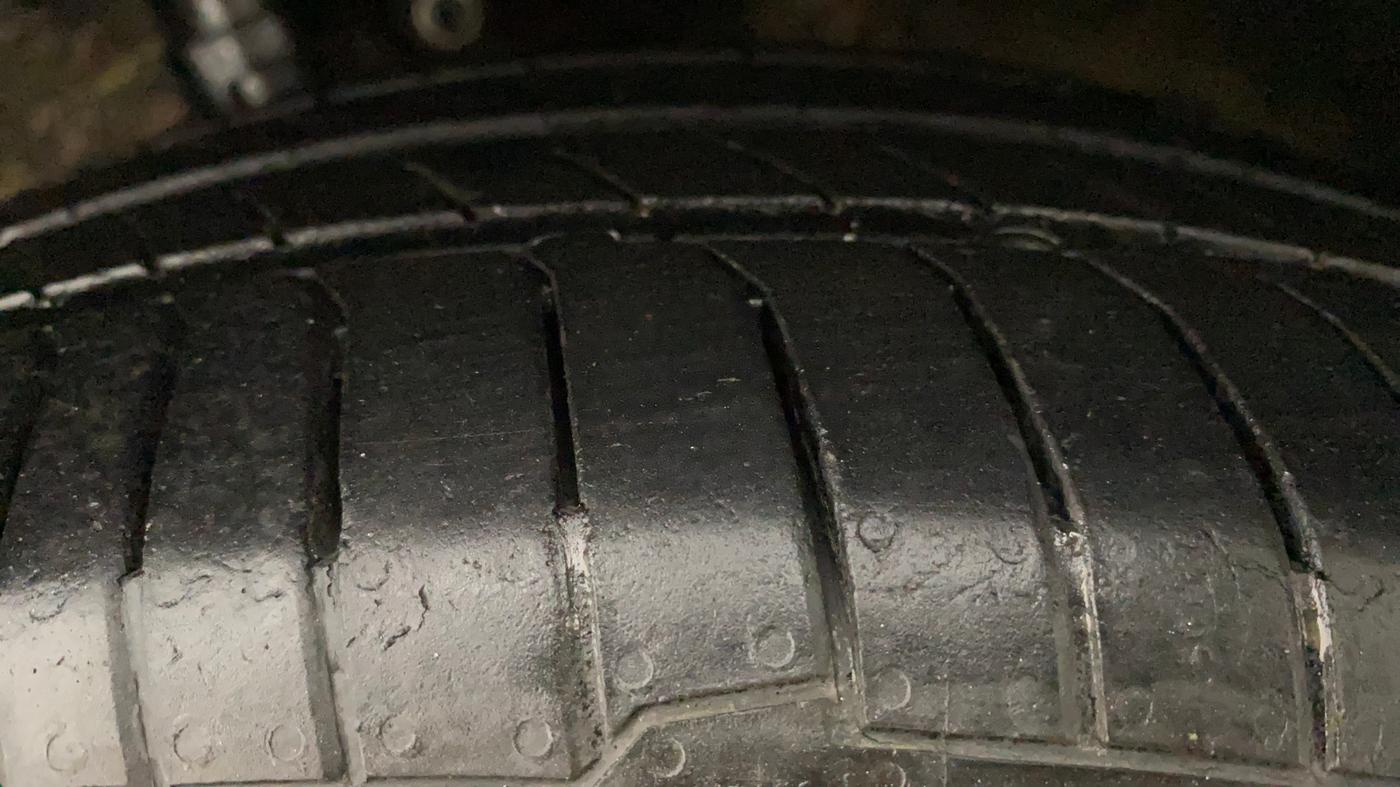 2012 Maruti Ertiga ZXI, Petrol, Manual, 65,874 km, Left Front Tyre Tread