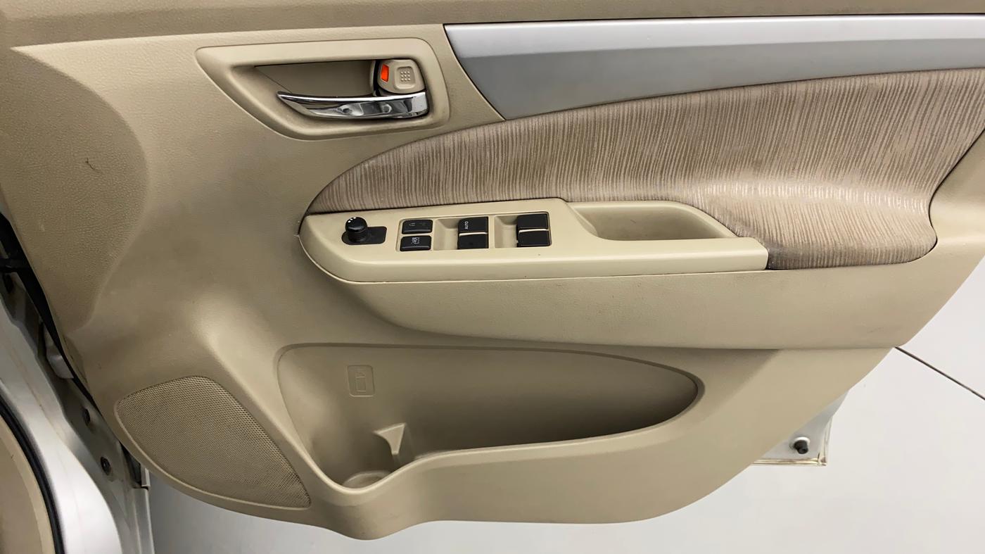 2012 Maruti Ertiga ZXI, Petrol, Manual, 65,874 km, Driver Side Door Panels Control