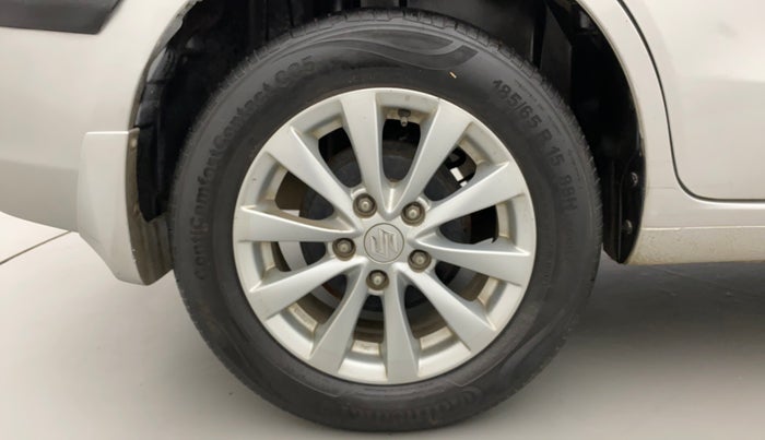 2012 Maruti Ertiga ZXI, Petrol, Manual, 65,874 km, Right Rear Wheel