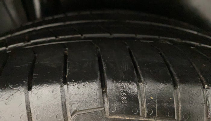2012 Maruti Ertiga ZXI, Petrol, Manual, 65,874 km, Right Rear Tyre Tread