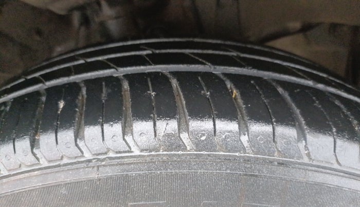 2015 Honda City 1.5L I-VTEC VX (O) MT, Petrol, Manual, 80,777 km, Right Front Tyre Tread