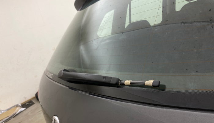 2018 Volkswagen TIGUAN HIGHLINE TDI AT, Diesel, Automatic, 1,41,504 km, Rear Wiper