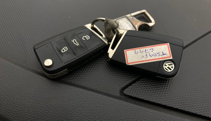 2018 Volkswagen TIGUAN HIGHLINE TDI AT, Diesel, Automatic, 1,41,504 km, Key Close Up