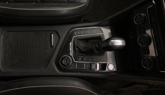 2018 Volkswagen TIGUAN HIGHLINE TDI AT, Diesel, Automatic, 1,41,504 km, Gear Lever