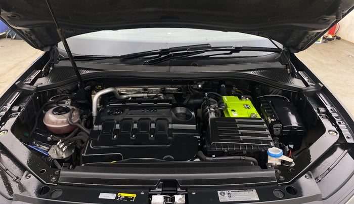 2018 Volkswagen TIGUAN HIGHLINE TDI AT, Diesel, Automatic, 1,41,504 km, Engine View