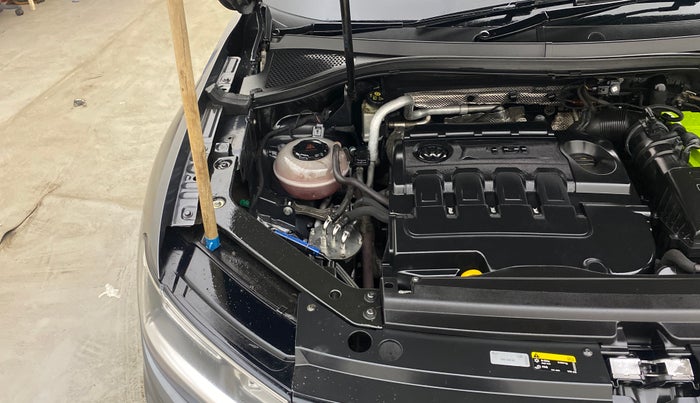 2018 Volkswagen TIGUAN HIGHLINE TDI AT, Diesel, Automatic, 1,41,504 km, Engine View - Right