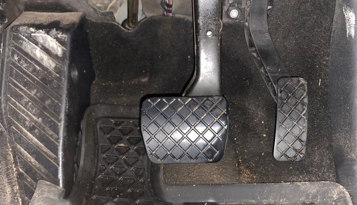 2018 Volkswagen TIGUAN HIGHLINE TDI AT, Diesel, Automatic, 1,41,504 km, Pedals