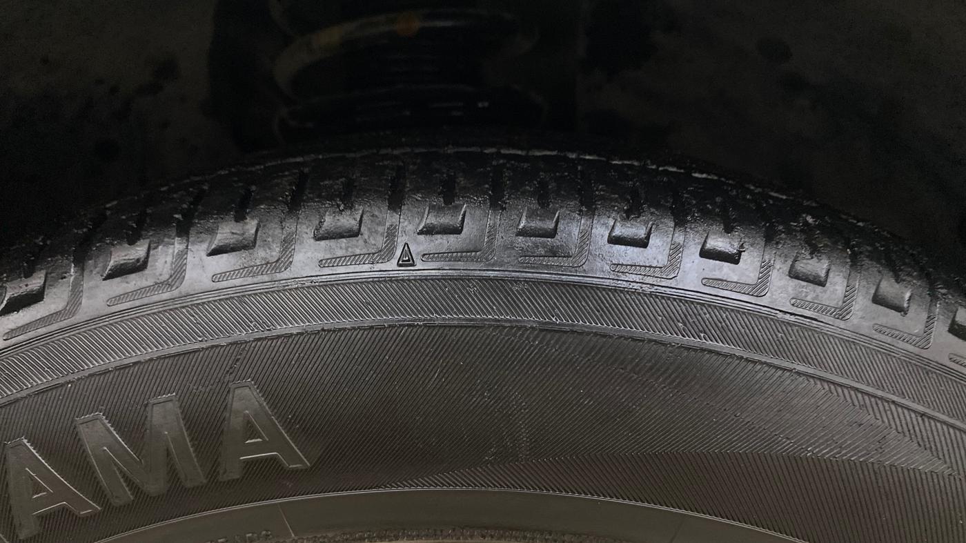 2018 Volkswagen TIGUAN HIGHLINE TDI AT, Diesel, Automatic, 1,39,797 km, Right Front Tyre Tread