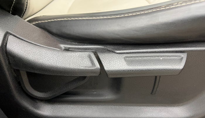 2020 KIA SONET HTK PLUS 1.5, Diesel, Manual, 84,828 km, Driver Side Adjustment Panel