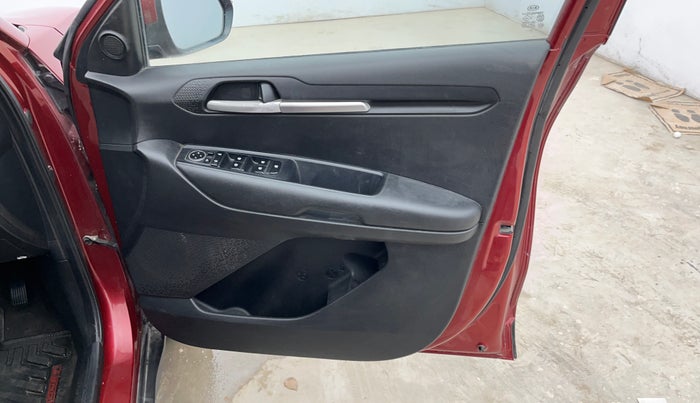 2020 KIA SONET HTK PLUS 1.5, Diesel, Manual, 84,828 km, Driver Side Door Panels Control