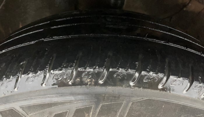 2020 KIA SONET HTK PLUS 1.5, Diesel, Manual, 84,828 km, Left Front Tyre Tread