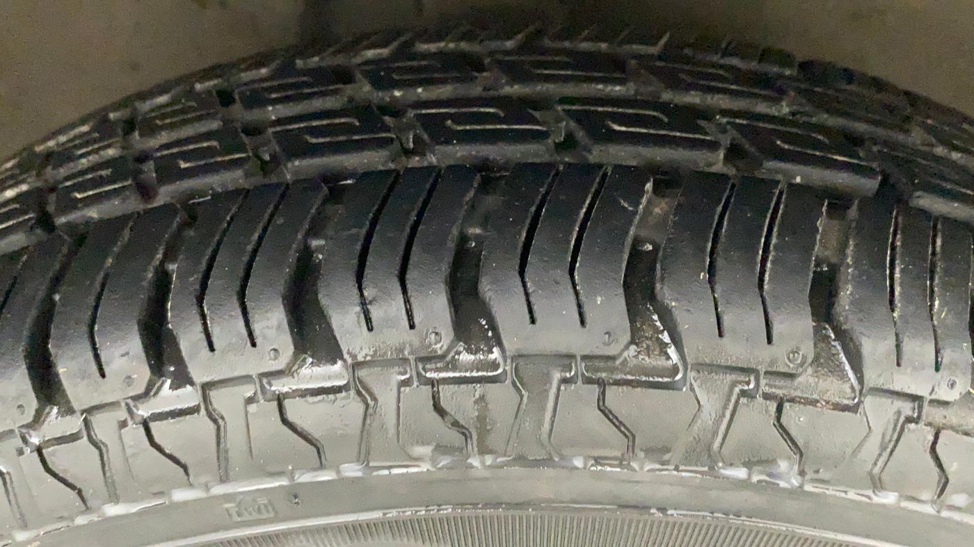 2010 Maruti Zen Estilo LXI, Petrol, Manual, 19,332 km, Right Front Tyre Tread