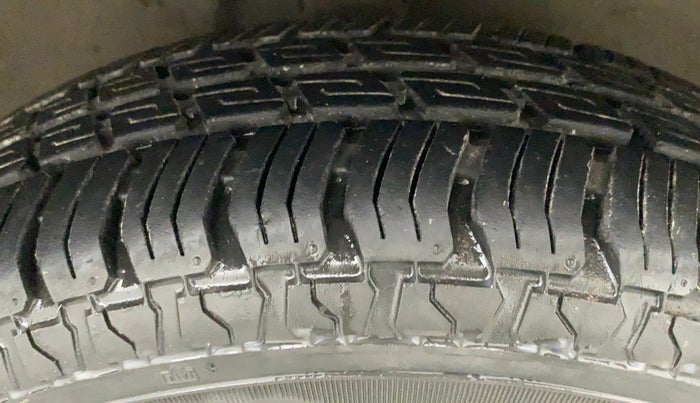 2010 Maruti Zen Estilo LXI, Petrol, Manual, 19,332 km, Right Front Tyre Tread