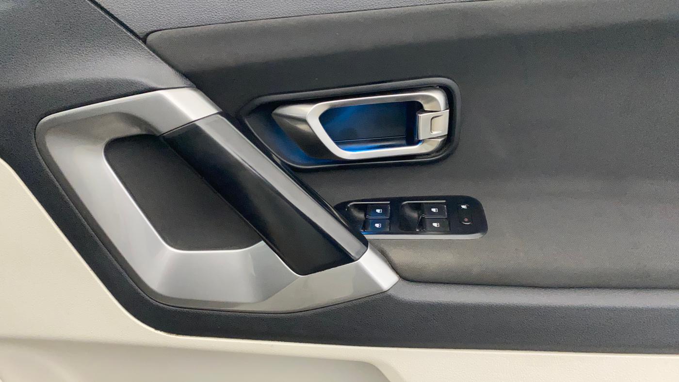 2021 Tata Safari XT PLUS, Diesel, Manual, 1,16,766 km, Driver Side Door Panels Control