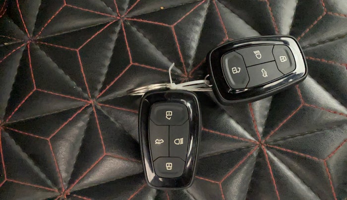 2021 Tata Safari XT PLUS, Diesel, Manual, 1,16,766 km, Key Close Up