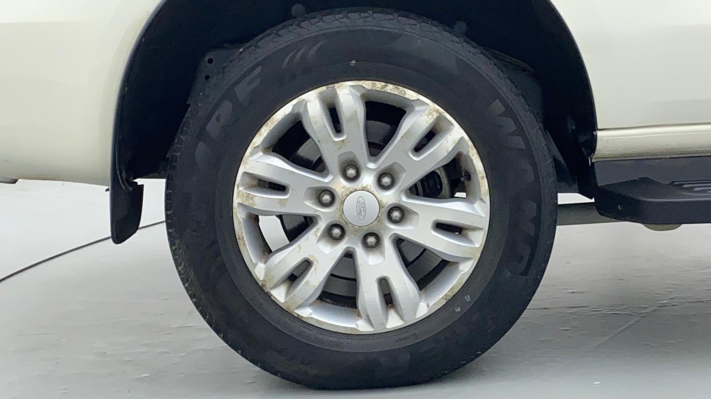 2016 Ford Endeavour 2.2l 4X4 MT Trend, Diesel, Manual, 46,767 km, Right Rear Wheel