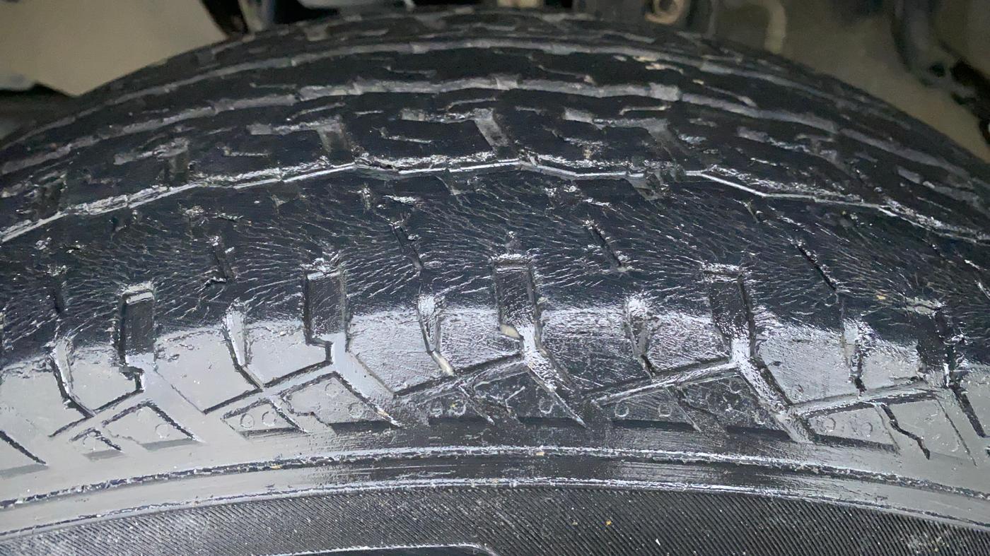 2016 Ford Endeavour 2.2l 4X4 MT Trend, Diesel, Manual, 46,767 km, Left Front Tyre Tread