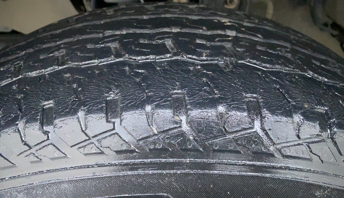 2016 Ford Endeavour 2.2l 4X4 MT Trend, Diesel, Manual, 46,767 km, Left Front Tyre Tread