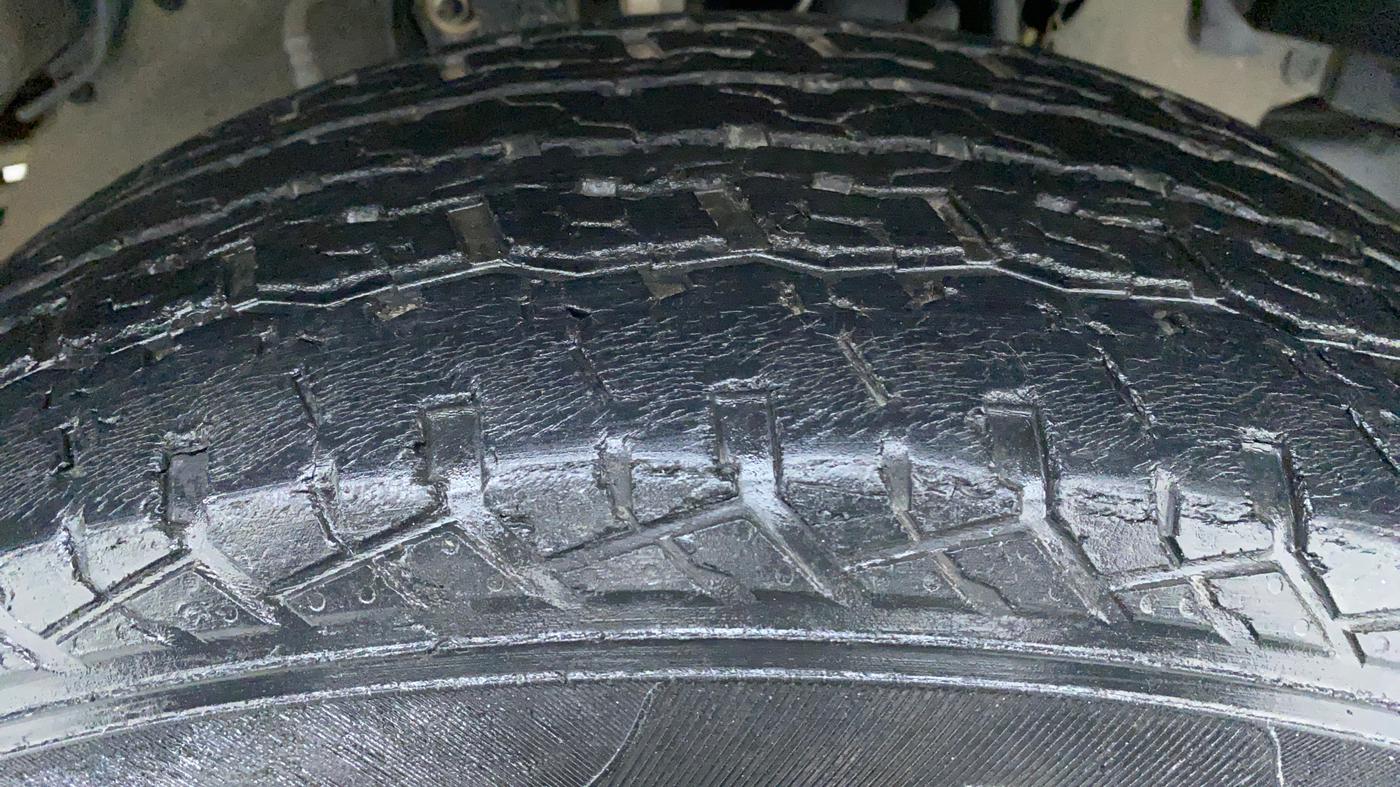 2016 Ford Endeavour 2.2l 4X4 MT Trend, Diesel, Manual, 46,767 km, Right Front Tyre Tread