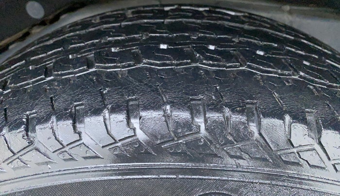 2016 Ford Endeavour 2.2l 4X4 MT Trend, Diesel, Manual, 46,767 km, Left Rear Tyre Tread