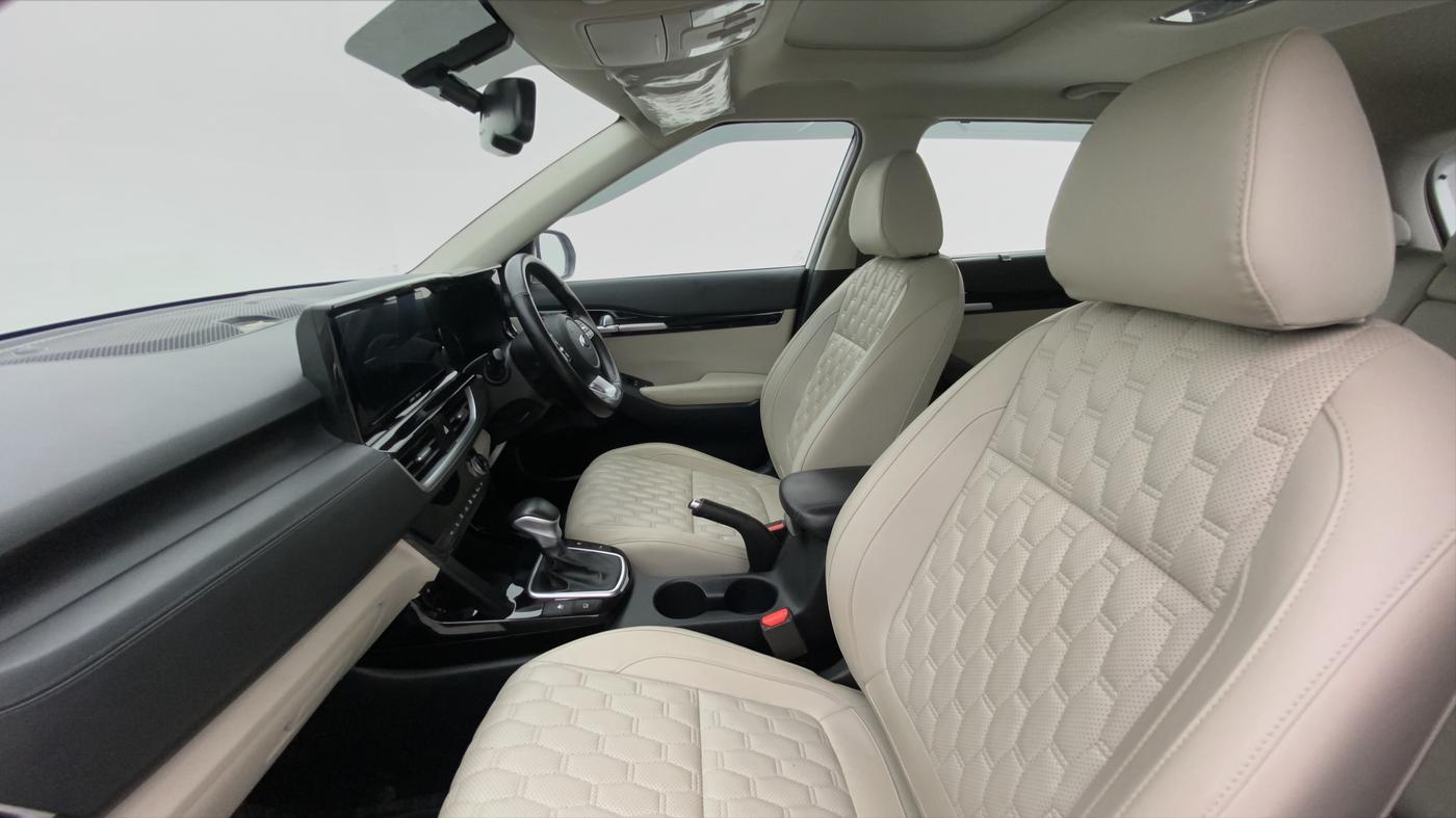 2020 KIA SELTOS HTX+ AT 1.5 DIESEL, Diesel, Automatic, 44,301 km, Right Side Front Door Cabin