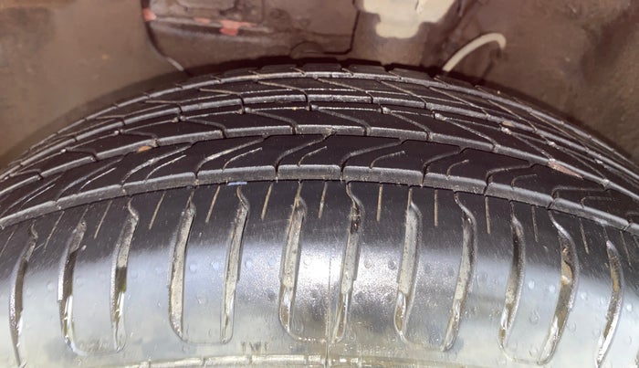 2019 Hyundai Elite i20 MAGNA PLUS 1.2, Petrol, Manual, 55,472 km, Left Front Tyre Tread