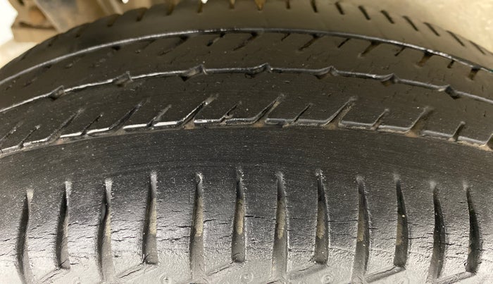 2014 Maruti Wagon R 1.0 VXI, Petrol, Manual, 28,171 km, Right Rear Tyre Tread