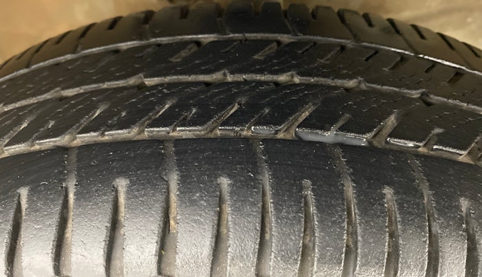 2014 Maruti Wagon R 1.0 VXI, Petrol, Manual, 28,171 km, Right Front Tyre Tread