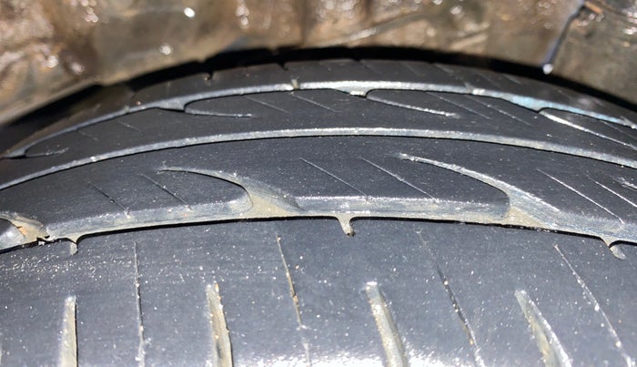 2013 Hyundai Eon ERA +, Petrol, Manual, 51,665 km, Left Rear Tyre Tread