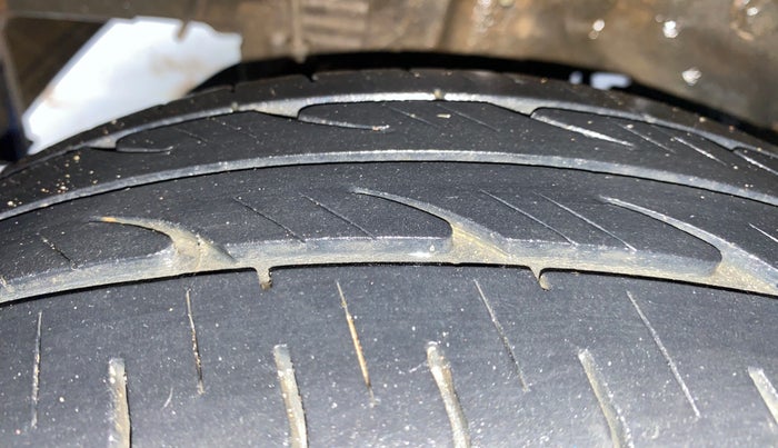 2013 Hyundai Eon ERA +, Petrol, Manual, 51,665 km, Right Rear Tyre Tread