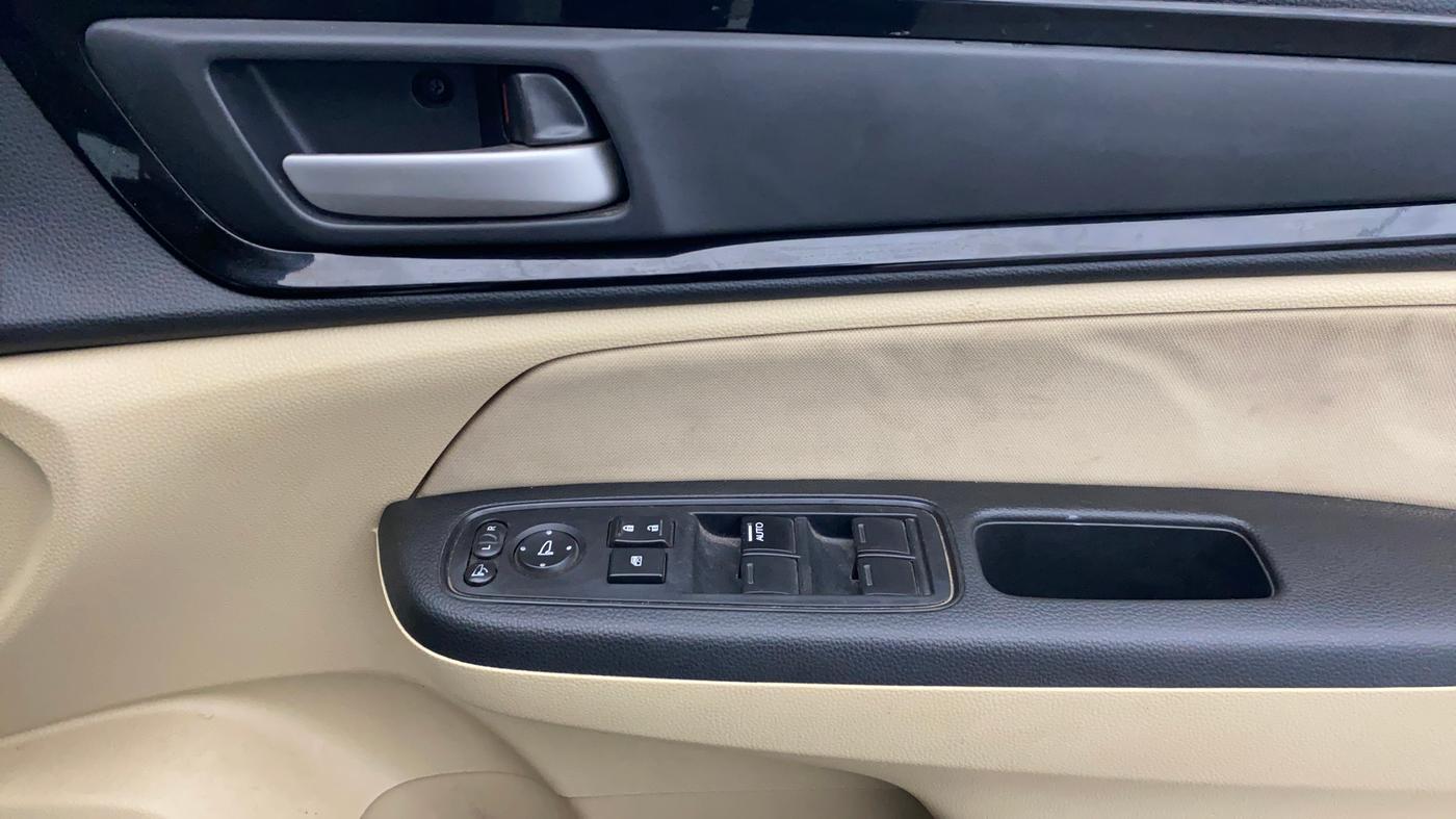 2019 Honda Amaze 1.2L I-VTEC VX CVT, Petrol, Automatic, 30,736 km, Driver Side Door Panels Control