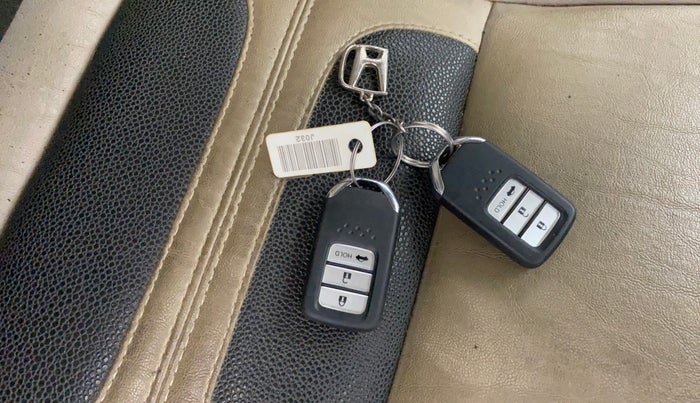 2019 Honda Amaze 1.2L I-VTEC VX CVT, Petrol, Automatic, 30,736 km, Key Close Up