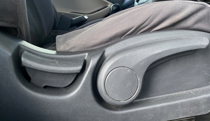 2019 Hyundai Elite i20 SPORTZ PLUS 1.2, Petrol, Manual, 48,747 km, Driver Side Adjustment Panel