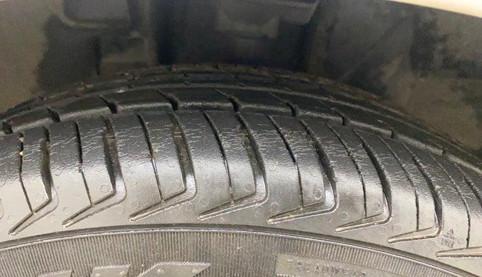 2017 Datsun Redi Go T (O), Petrol, Manual, 50,105 km, Left Front Tyre Tread