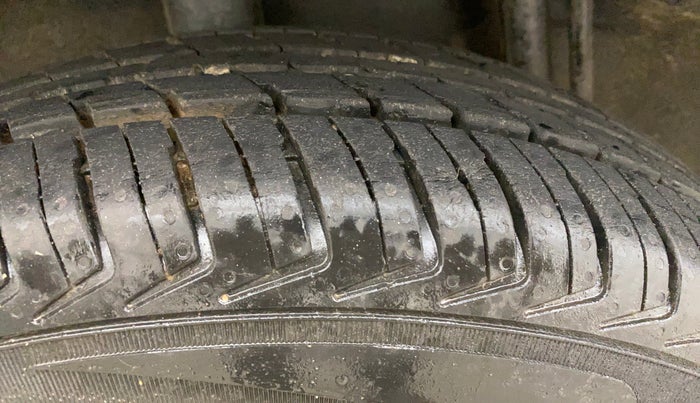 2017 Datsun Redi Go T (O), Petrol, Manual, 50,105 km, Right Rear Tyre Tread