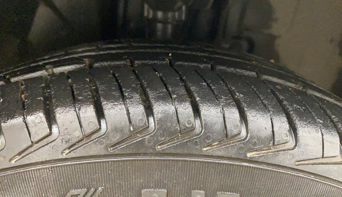 2017 Datsun Redi Go T (O), Petrol, Manual, 50,105 km, Right Front Tyre Tread