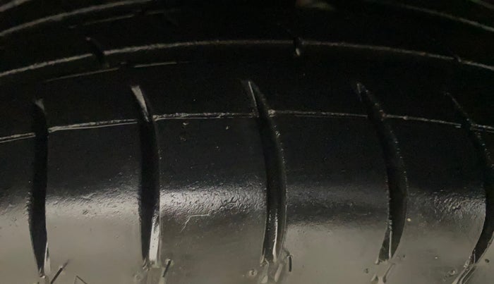 2014 Maruti Ritz ZXI, Petrol, Manual, 52,114 km, Left Front Tyre Tread