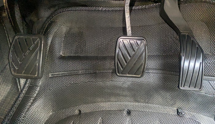 2014 Maruti Ritz ZXI, Petrol, Manual, 52,114 km, Pedals