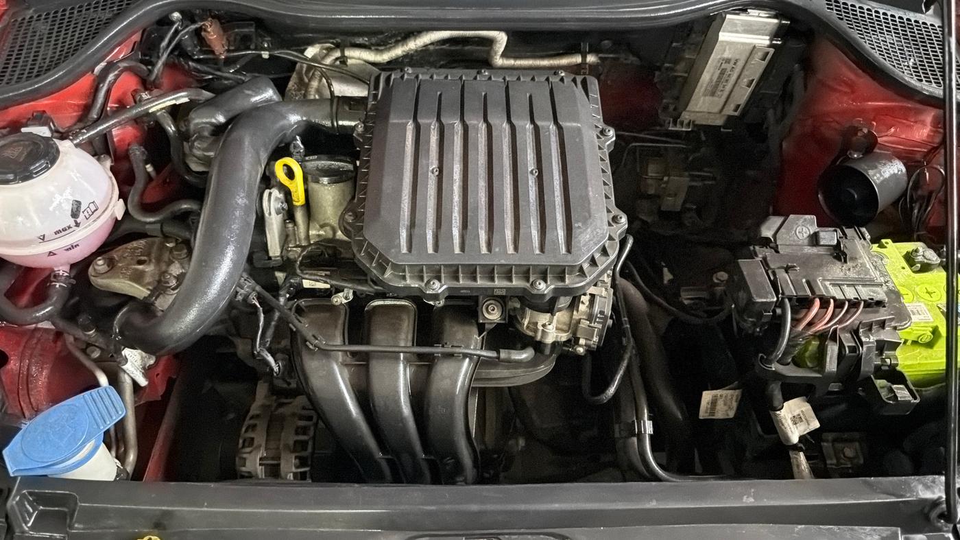 2021 Volkswagen Polo TRENDLINE 1.0L, Petrol, Manual, 1,21,569 km, Engine View