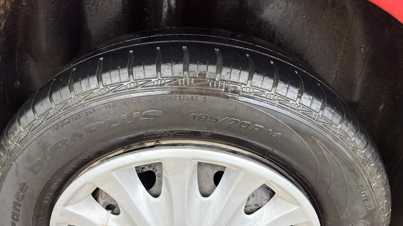 2021 Volkswagen Polo TRENDLINE 1.0L, Petrol, Manual, 1,21,569 km, Right Rear Tyre Tread