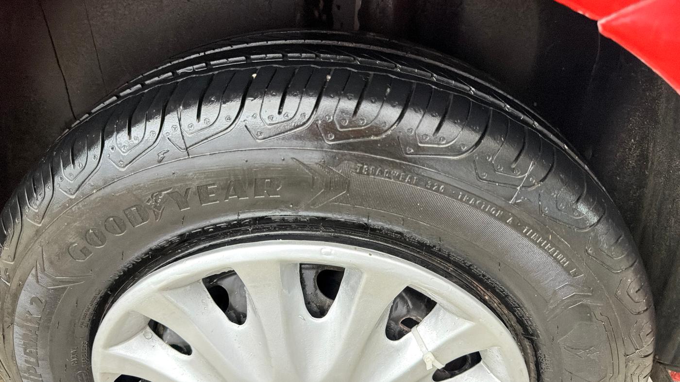 2021 Volkswagen Polo TRENDLINE 1.0L, Petrol, Manual, 1,21,569 km, Left Rear Tyre Tread