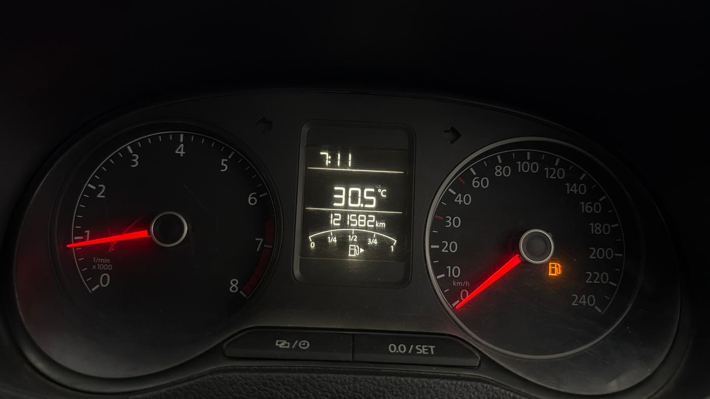 2021 Volkswagen Polo TRENDLINE 1.0L, Petrol, Manual, 1,21,569 km, Odometer Image
